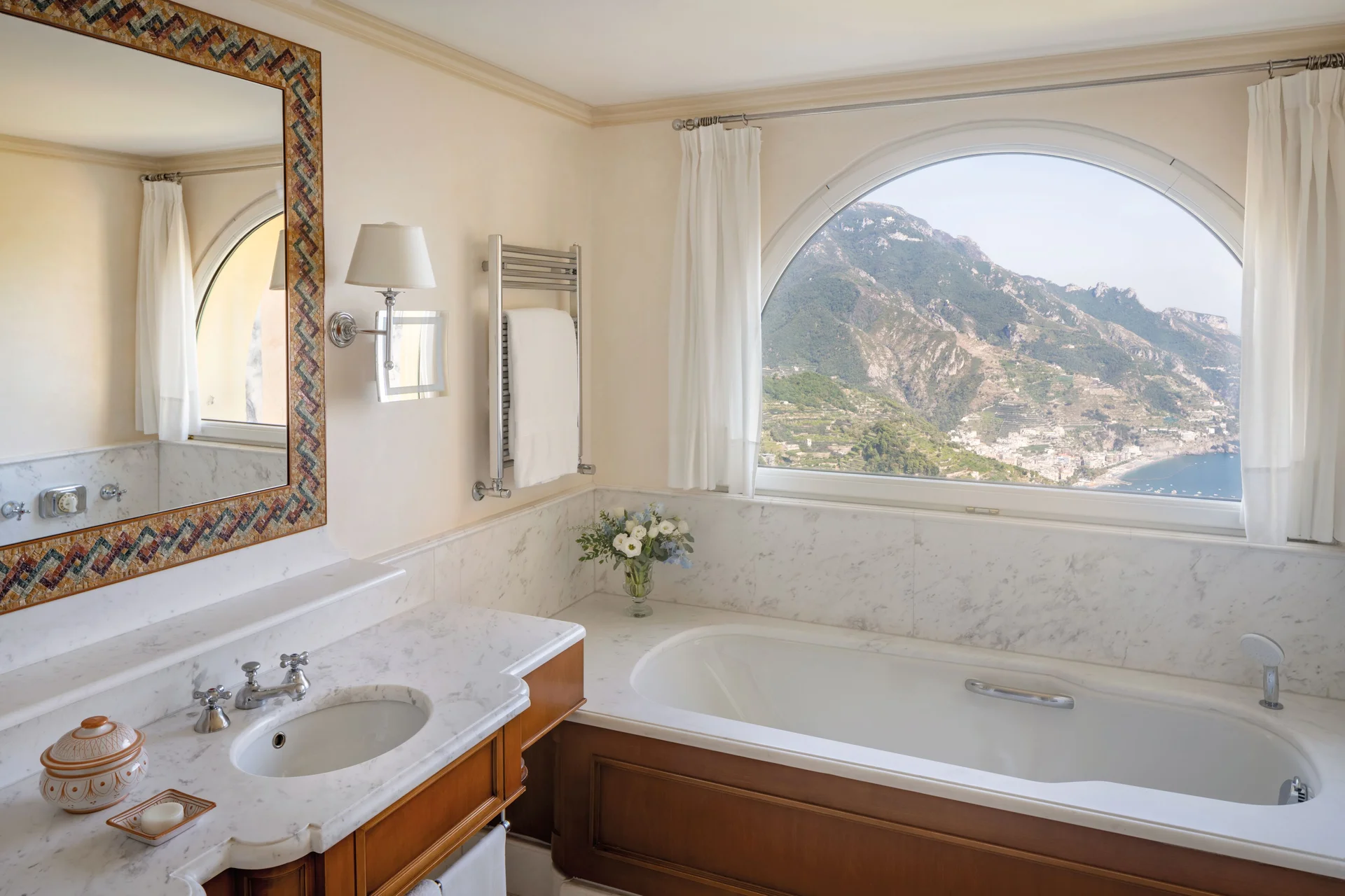 Caruso suite interior