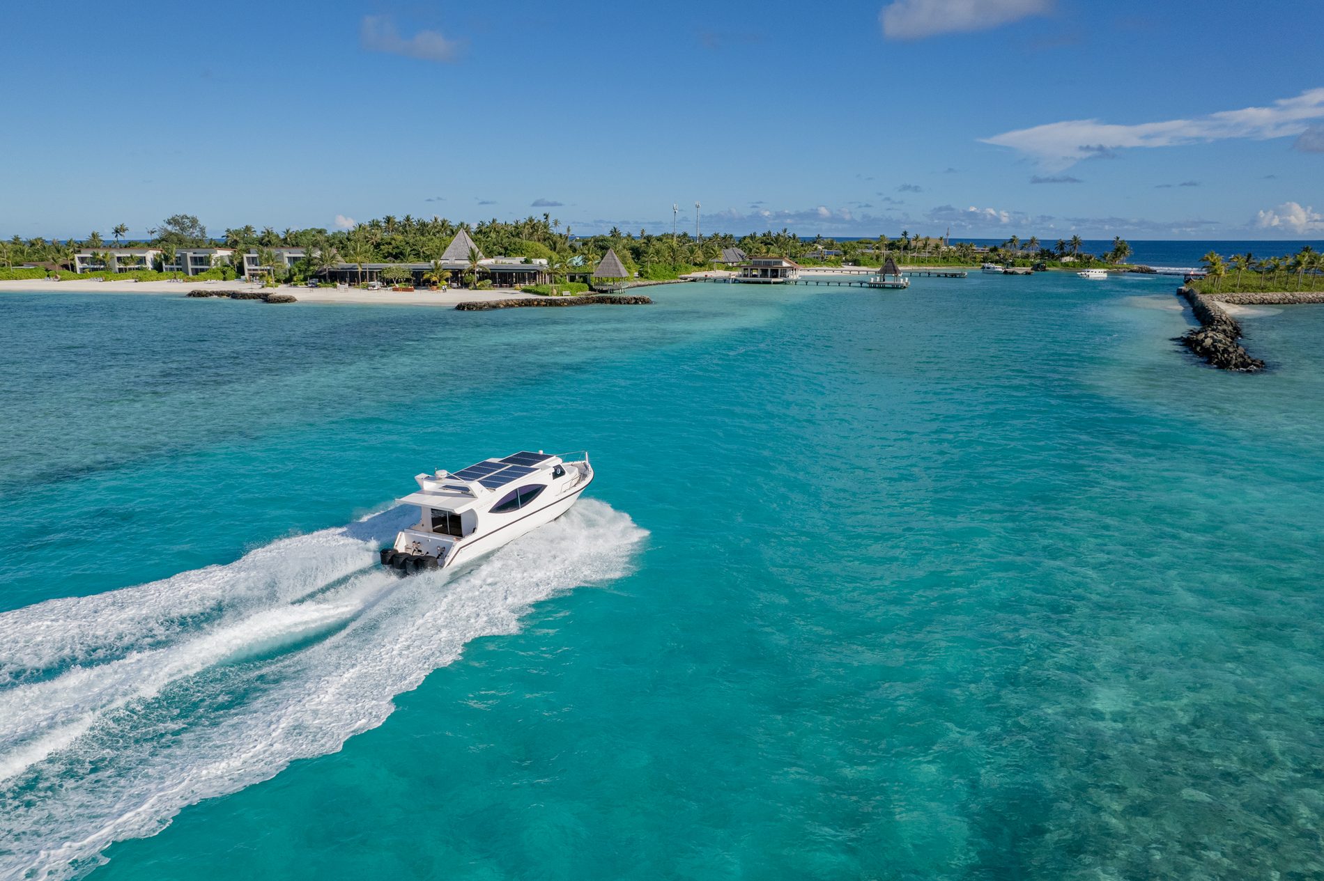 Arrival by speedboat, Kuda Villingili